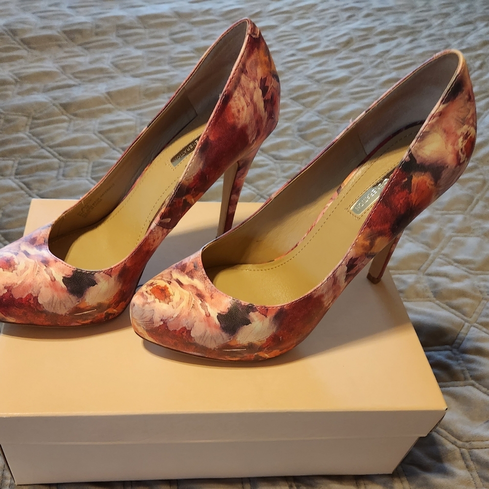 BCBG heels 👠